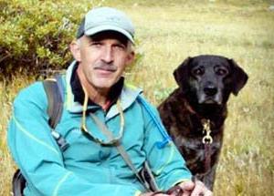 菲利普·特德斯基和他的黑色拉布拉多犬萨马拉
